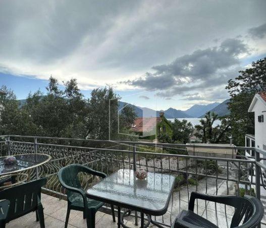 Alex Guesthouse Kotor Luaran gambar