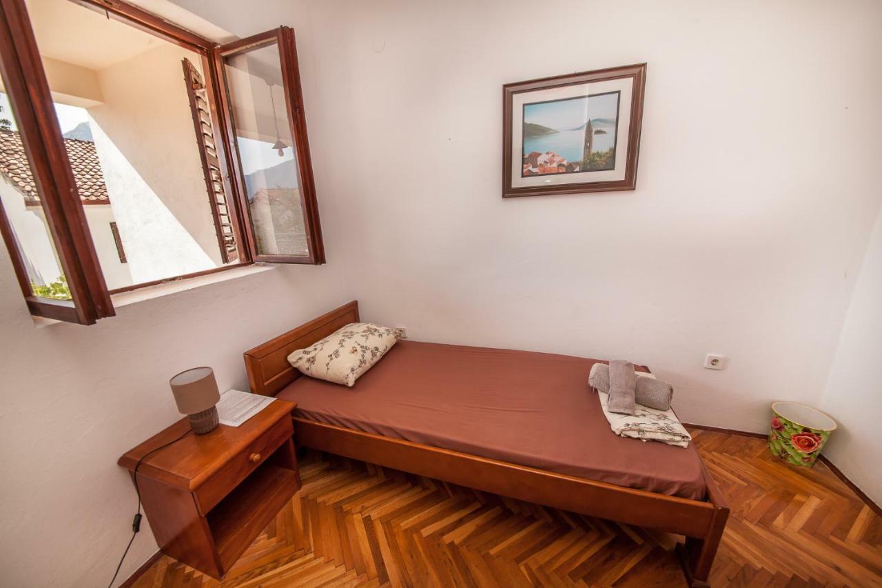 Alex Guesthouse Kotor Luaran gambar