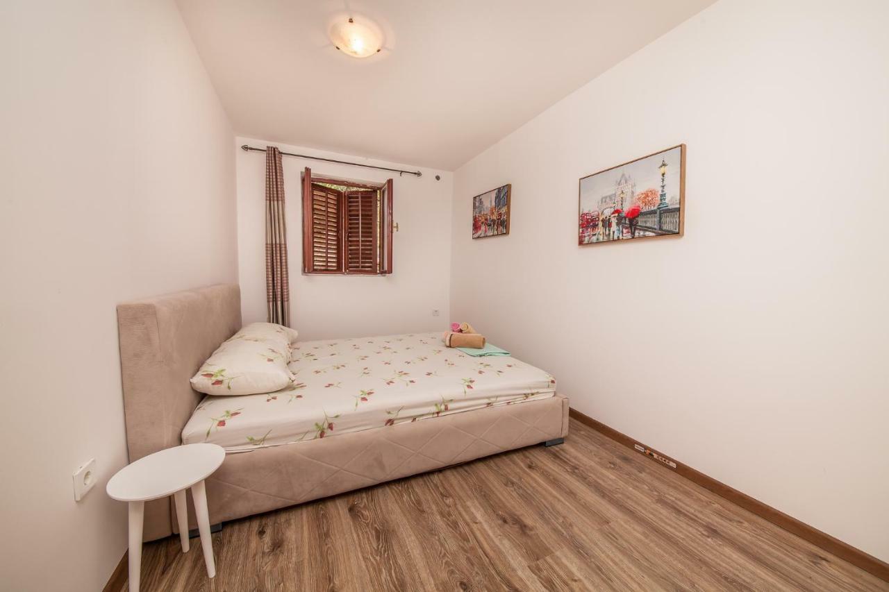 Alex Guesthouse Kotor Luaran gambar