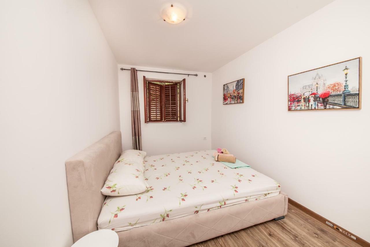 Alex Guesthouse Kotor Luaran gambar
