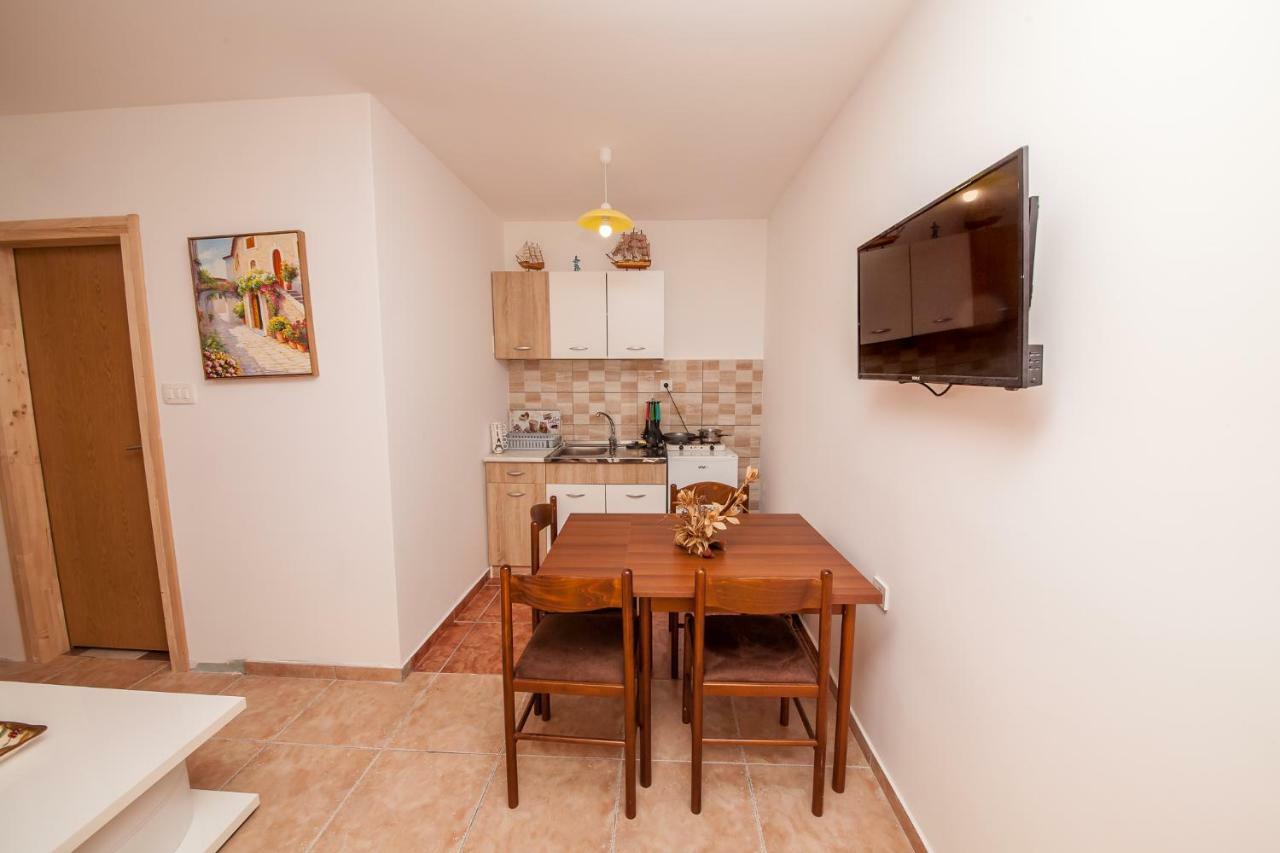 Alex Guesthouse Kotor Luaran gambar