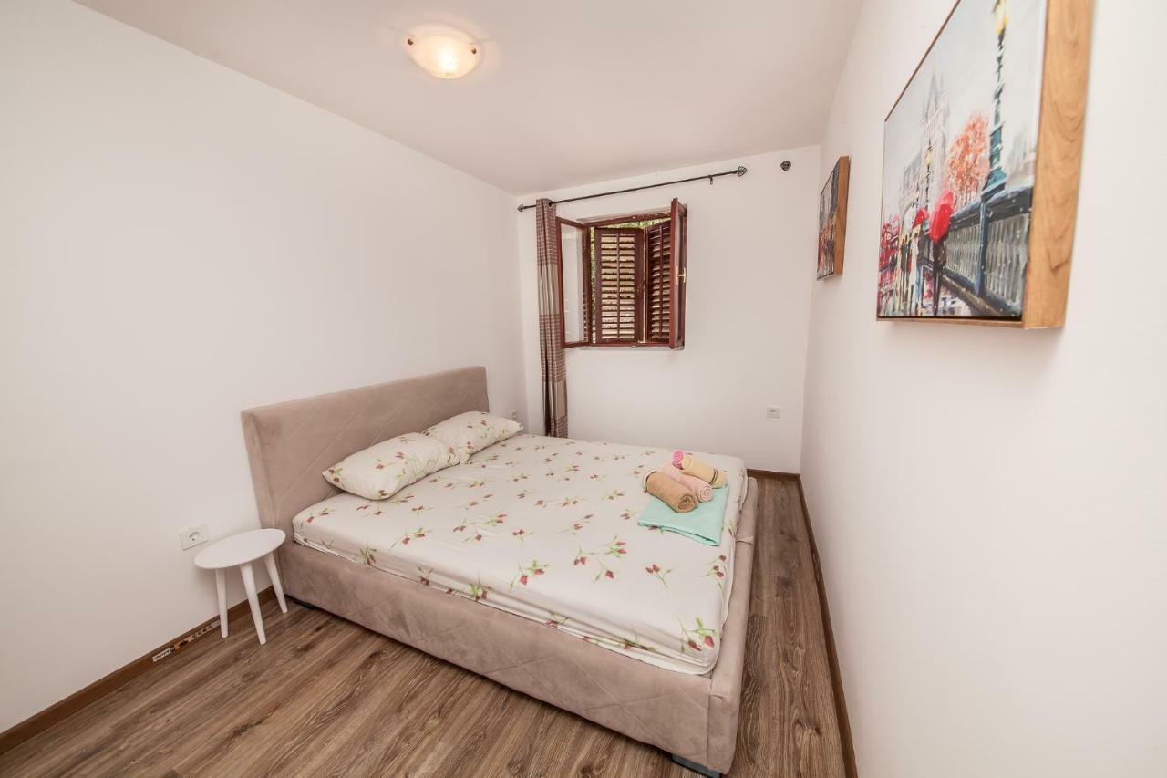 Alex Guesthouse Kotor Luaran gambar
