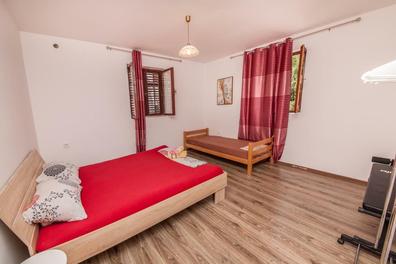 Alex Guesthouse Kotor Luaran gambar